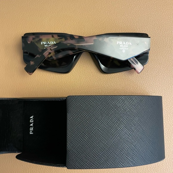 SOLD ❌ Prada PR-15YS 1AB5S0 Sunglasses Women's Black/Dark Grey Square Shape - Picture 5 of 10